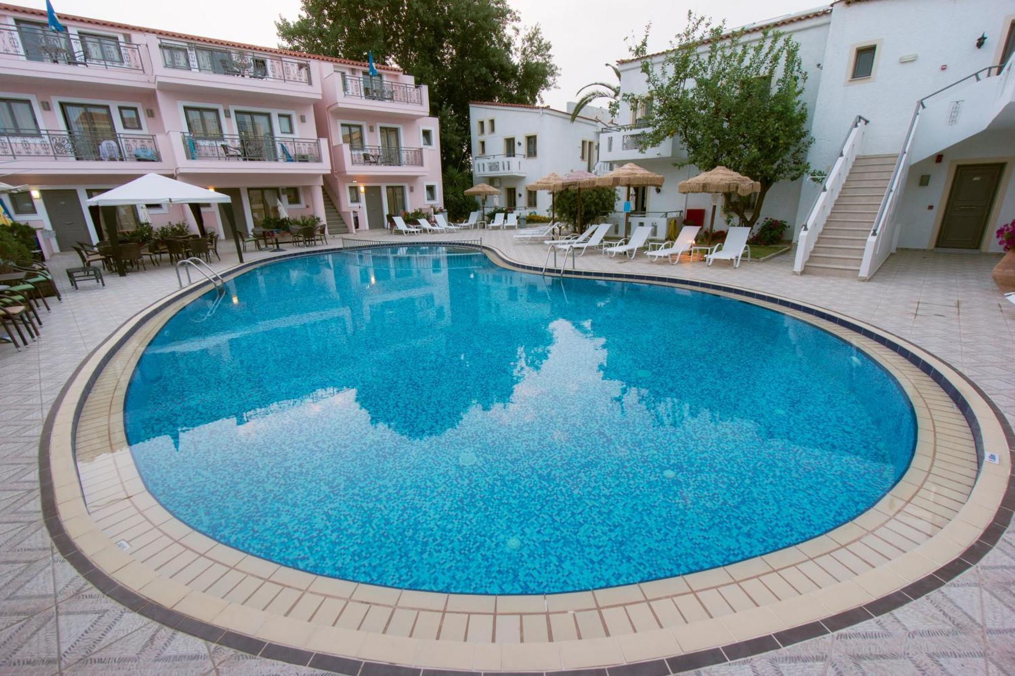 קאטו דרטסו Flamingos Hotel Apartments מראה חיצוני תמונה